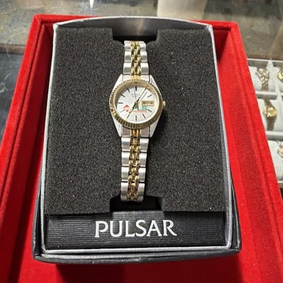 Pulsar Watch Womens Multi-Toned Stainless Steel Classic Silver Date Dial Y2k
