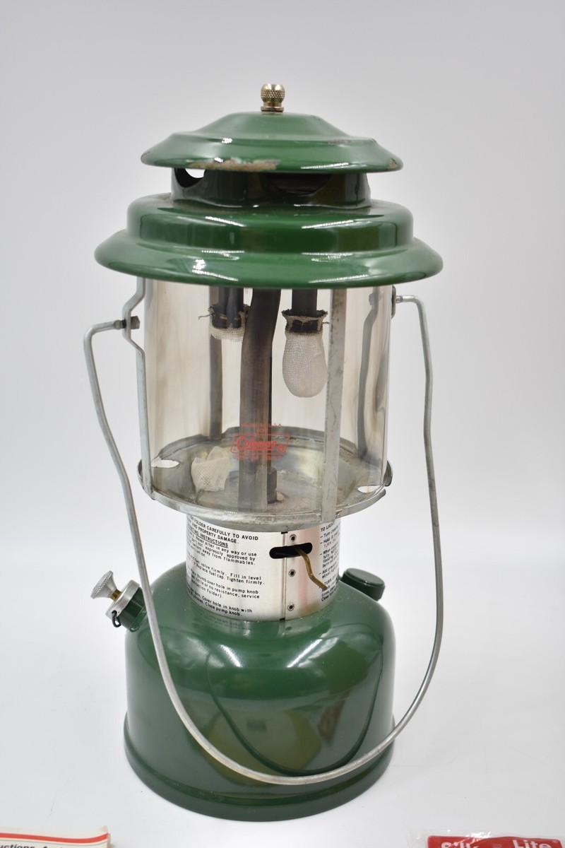 Vintage Green Coleman 2-Mantle Lantern 220K 220K195 Vintage Green Coleman 2-Mantle Lantern 220K 220K195