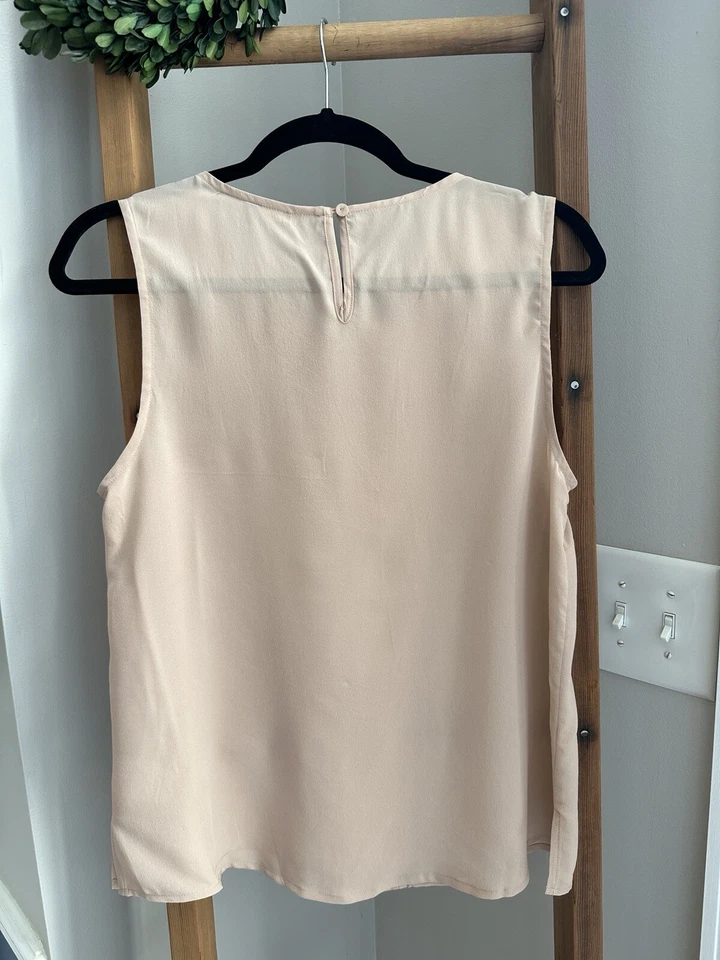 Anthropologie Daniel Rainn 无袖丝绸衬衫小号裸色或腮红颜色二手状况完好 — 第 4/4 张图片