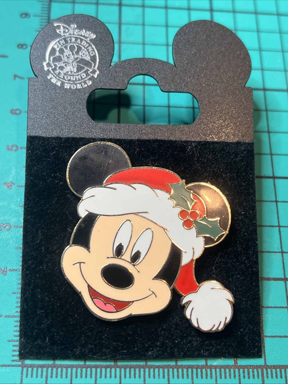 Mickey Mouse Santa Claus Pin 2007 New On Card Christmas Disney Land Resort Paris
