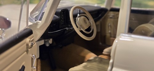 **READ** 1/18 NOREV 1966 Mercedes-Benz 200 Cream Station Wagon - Picture 7 of 20