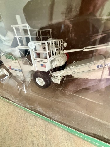 First Gear #59-3267 Walsh Construction Roadtec SB-2500 Shuttle Buggy Diecast New - Picture 13 of 15