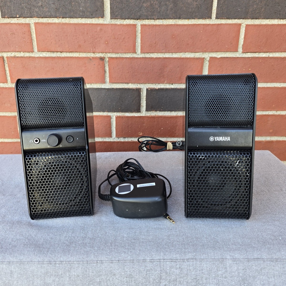 YAMAHA NX-50 Powered Speaker Pair Compact Audio System Vintage