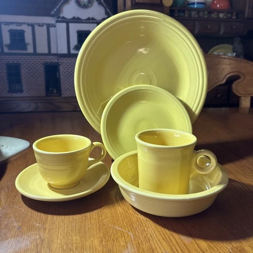 Fiestaware Yellow  5 Piece Place Setting Fiesta sunflower Plate Dish Set