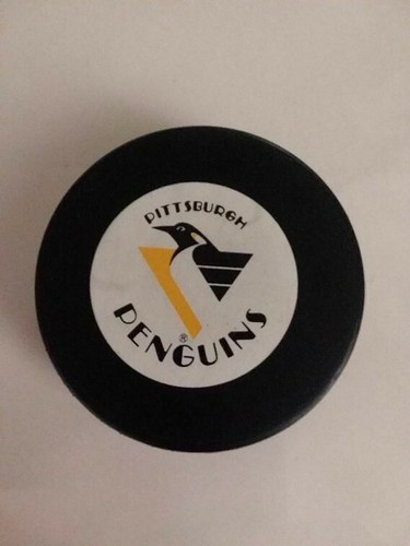 MARIO LEMIEUX 4 Pittsburgh Penguins media guides (1984-2000) plus Penguins puck - Picture 3 of 4