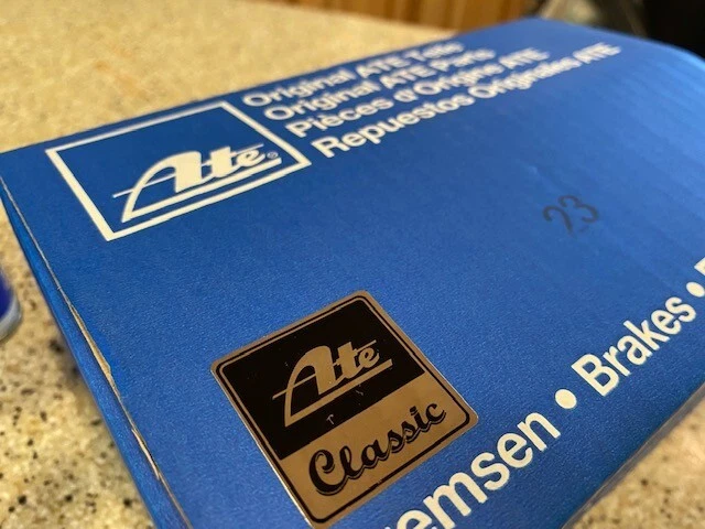 CILINDRO MAESTRO DE FRENO Y DEPÓSITO MERCEDES BENZ W107 W108 W109 W111 W114 W115 Foto 2 de 4