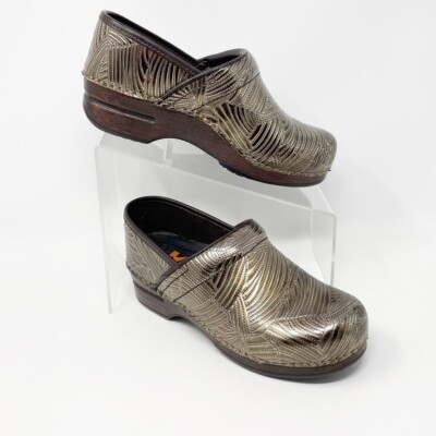 Dansko Womens Gold Black Brown Embossed Leather Slip on Clogs Size EU 38 US 