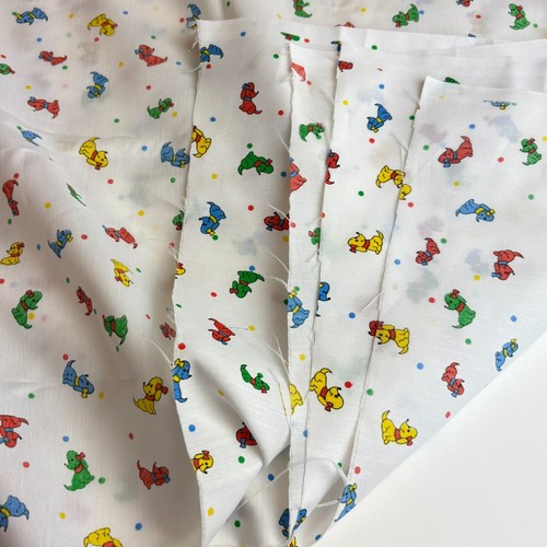 Vtg Primary Color Fabric 35" x 43" Dog Puppy Baby Kid Weilwood Craft Sew Quilt - Picture 3 of 6