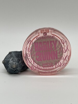 essence Harley Quinn Meta Glow Highlighter 01 Rebel 3,2g