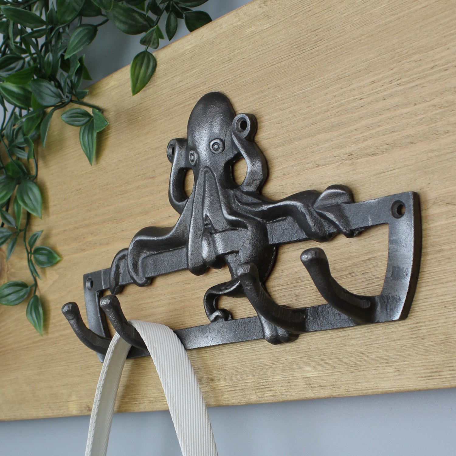 Oakcrafts - Antique Cast Iron Large Octopus Coat/Robe 4 Hook