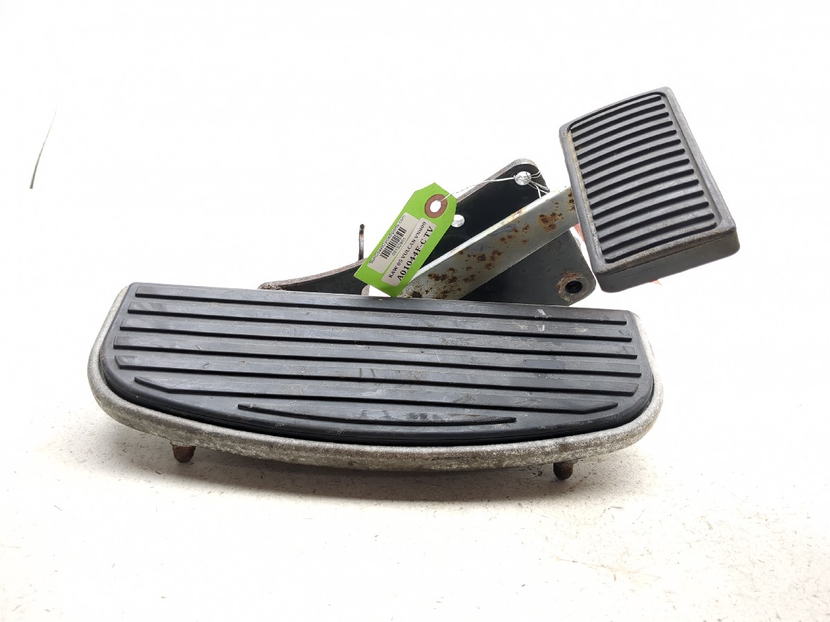 99-06 Kawasaki Vulcan 800 Drifter VN800E Front Right Floorboard