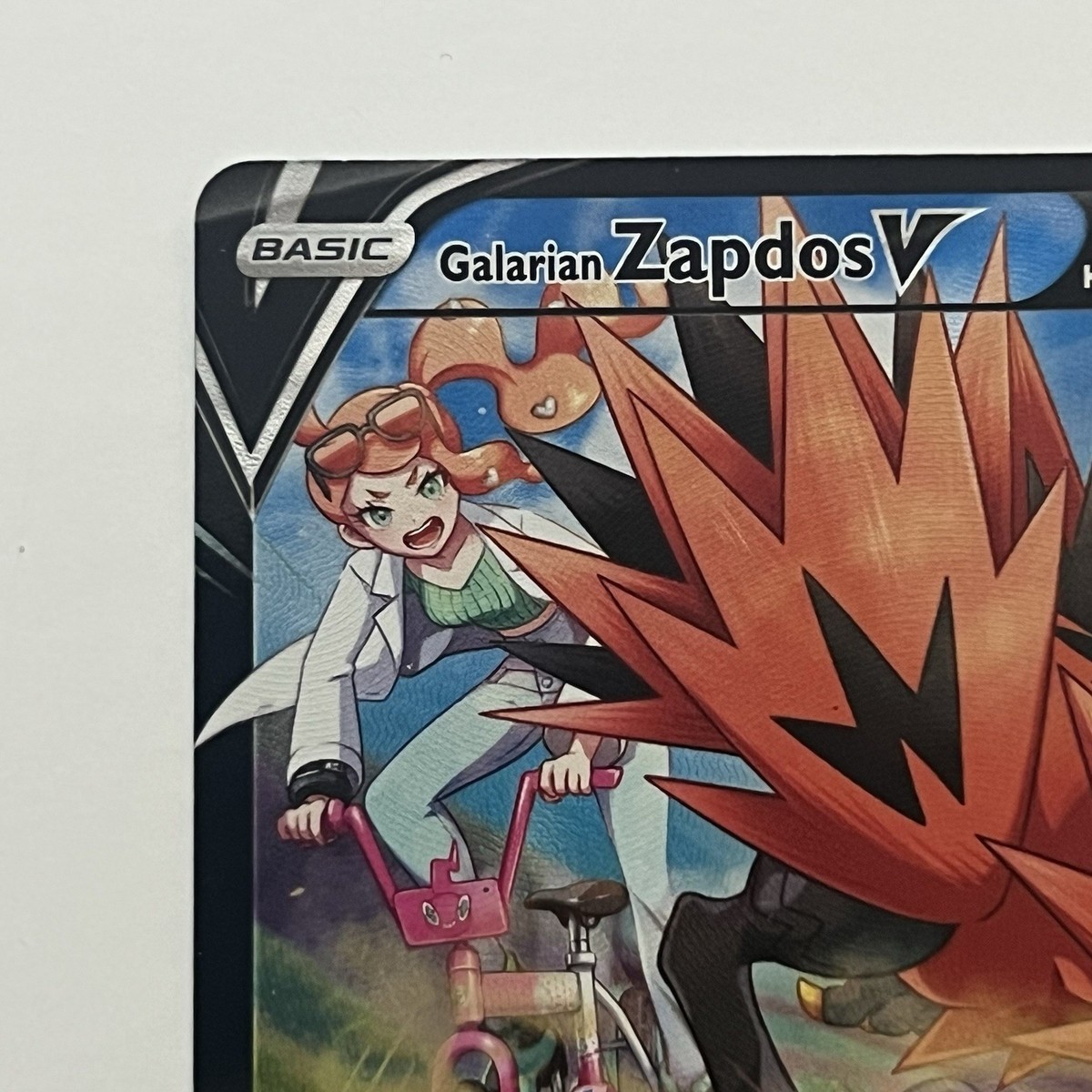 Galarian Zapdos V TG19/TG30 Swsh10: Astral Radiance Trainer