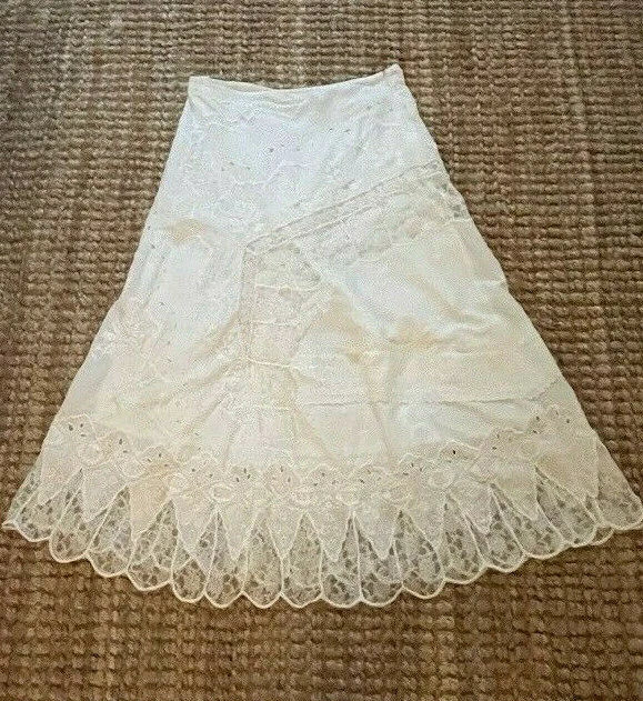 6 Anthropologie White Scalloped Lace "Eyelet Patched Skirt" Extremely Rare
Opens in a new window or