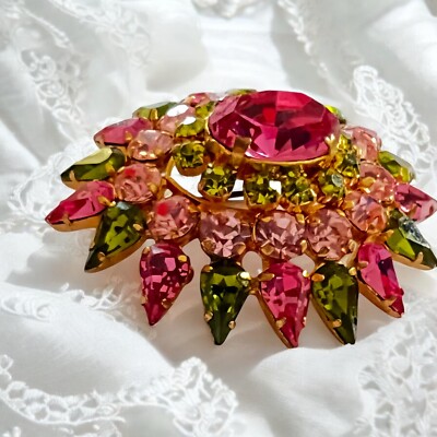 VTG Austrian Rose Faceted Cabochon Domed Light Emerald Green Crystal Brooch Pin