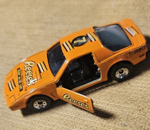 Winross 1992 Hershey's Tractor Trailer Reese's Pieces & #7 Hartoy 1988 Race Car - Picture 3 of 19