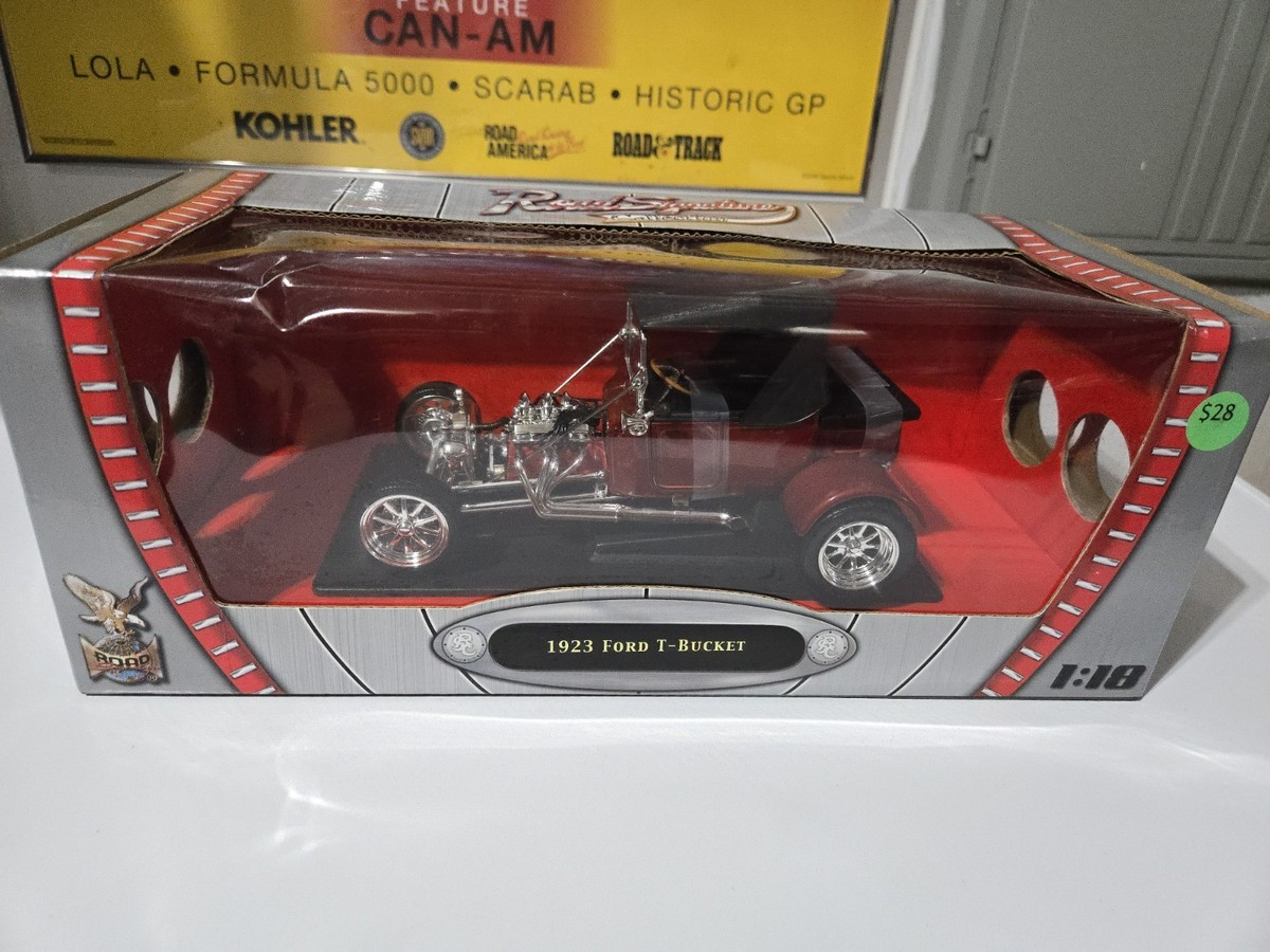 アメリカンマッスル 1/18 FORD T-BUCKET ファイアパターン 🔥Road Signature 1923 Ford T-Bucket Hot Rod w/Top 1:18 Scale