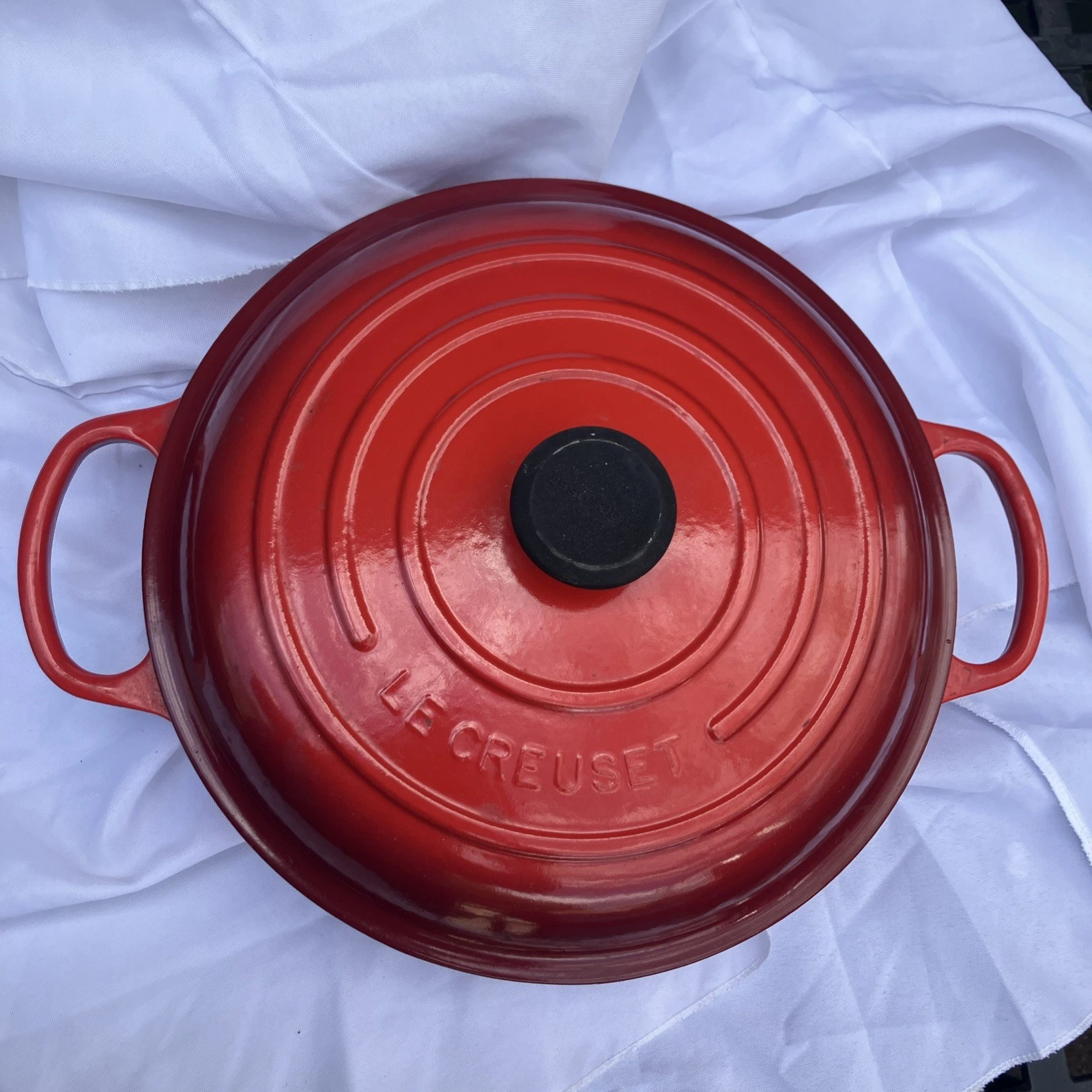 Le Creuset 6.75 QT Round Wide Dutch Oven #30 Red