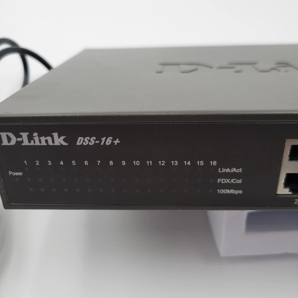 D-Link DSS-16+ 16-Port Fast Ethernet Unmanaged Switch w/ Power cable (Z3E2) - Image 2 of 4