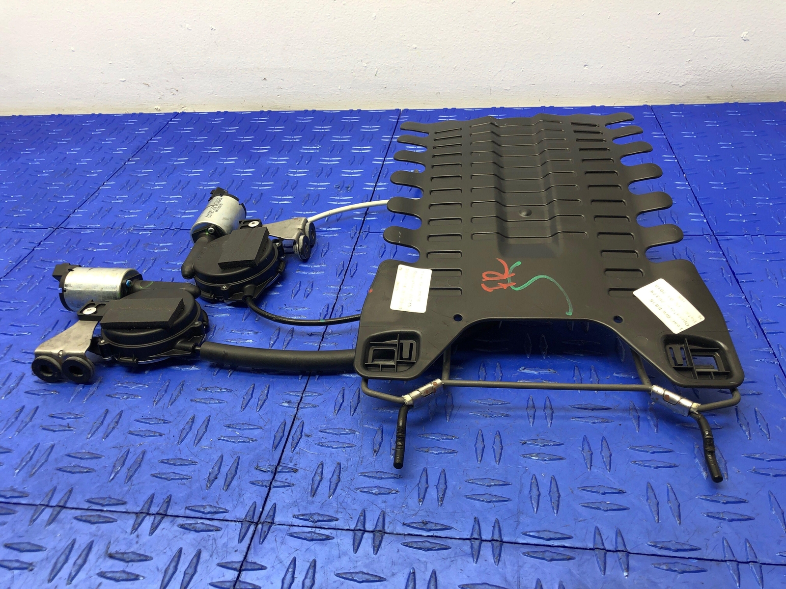 2013-2021 MASERATI QUATTROPORTE M156 FRONT RIGHT SEAT LUMBAR SUPPORT PAD W/MOTOR