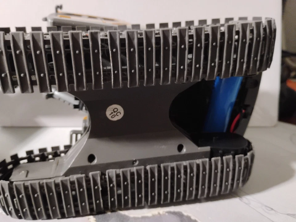 YIGONG  Remote Control Excavator  16 Inch This Item Is Sold As Is See Pictures - Image 3 of 4