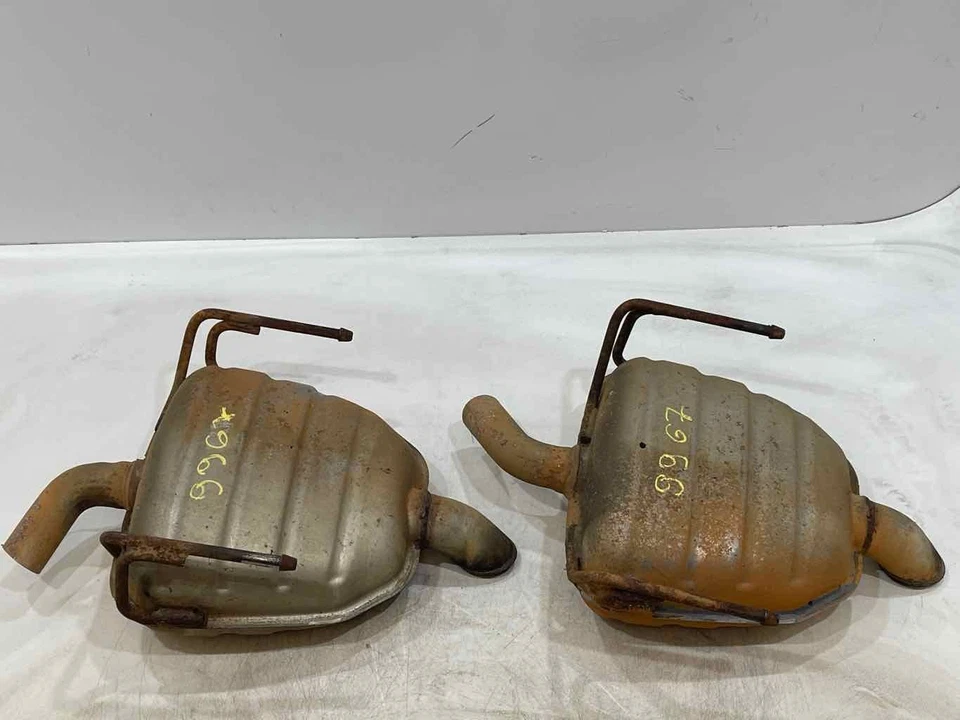 Juego de 2 silenciadores de escape traseros diestros y diestros GMC ACADIA 2013-2017 3,6 L OEM Foto 3 de 4