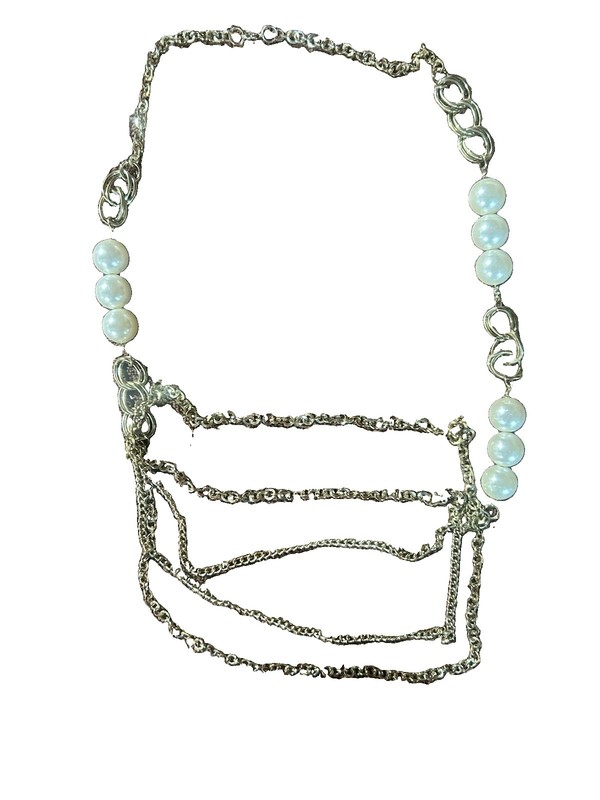 Pretty Gold Tone Faux Pearl necklace 