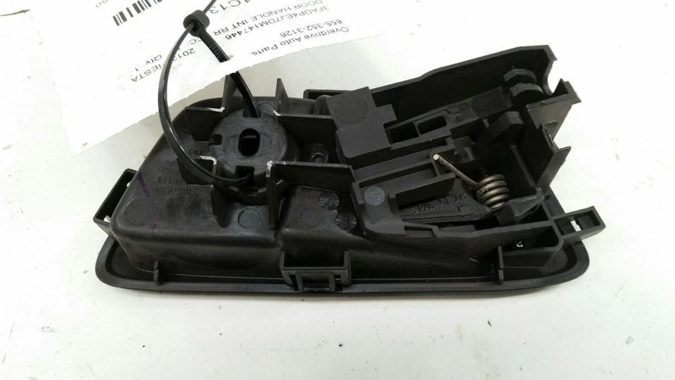 Manija de puerta interior trasero pasajero derecho ford fiesta 2012 2013 2014 2015 Foto 2 de 4