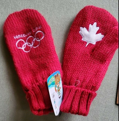 UNUSED Hudson's Bay~Vancouver 2010 Canada Olympic Mittens~Red Knit~Fleece Lining - Picture 5 of 10