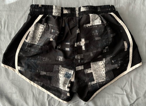Under Armour Womens XS Shorts Loose Running Athletic Black White Lined EUC - Picture 9 of 11
