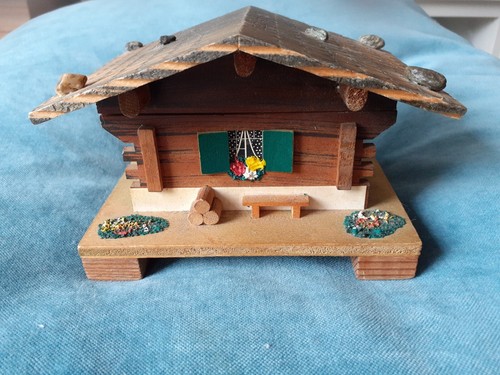 Vintage Swiss Cabin Music/Jewelry Box Plays Tune, All Working, beautiful house ⭐ - Picture 2 of 9
