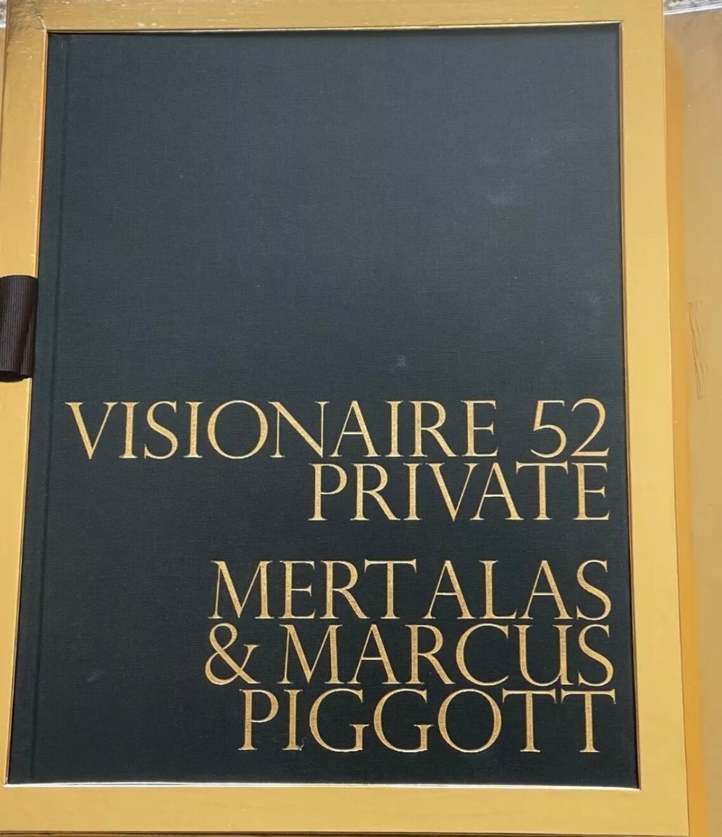 レア本　visionaire 52 ルイヴィトン　美品 Visionaire 52 Private” Rare LV Published Book. Collector's