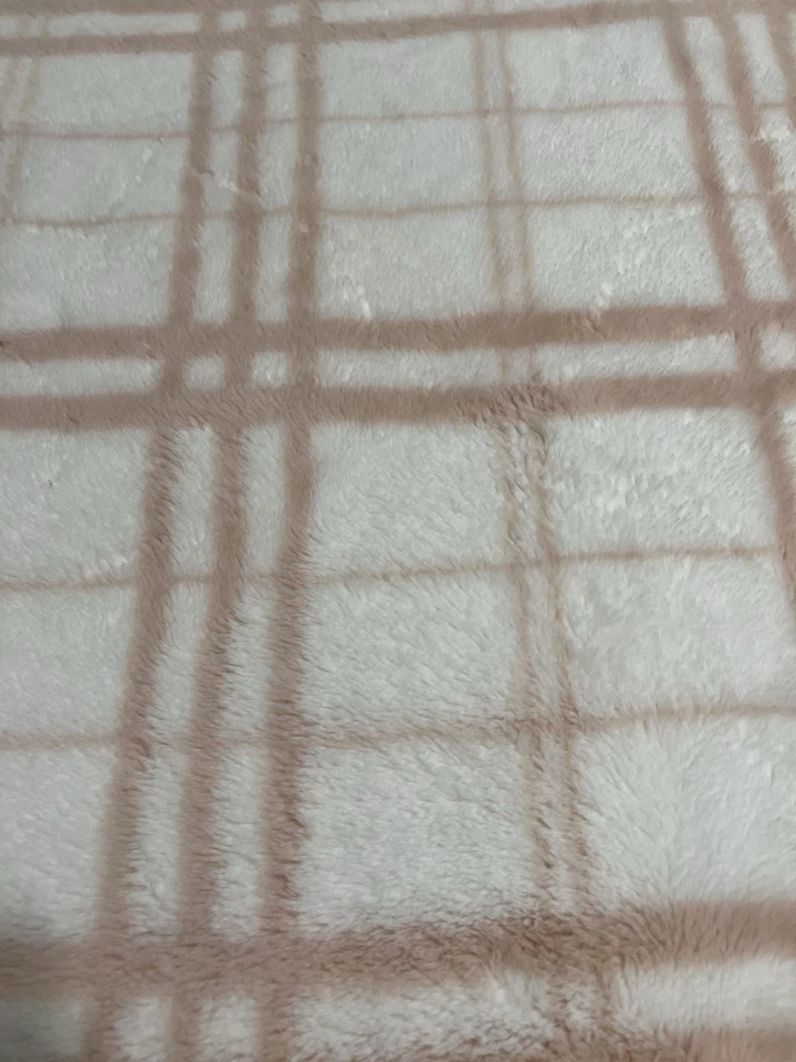 Manta Minky Blanco Rosa Satinado Sherpa Lovey Usada en Excelente Condición Foto 3 de 4