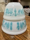 Pyrex Amish Butterprint Nesting Mixing Bowls 401 1 1/2 pt and 402 1 1/2 qt