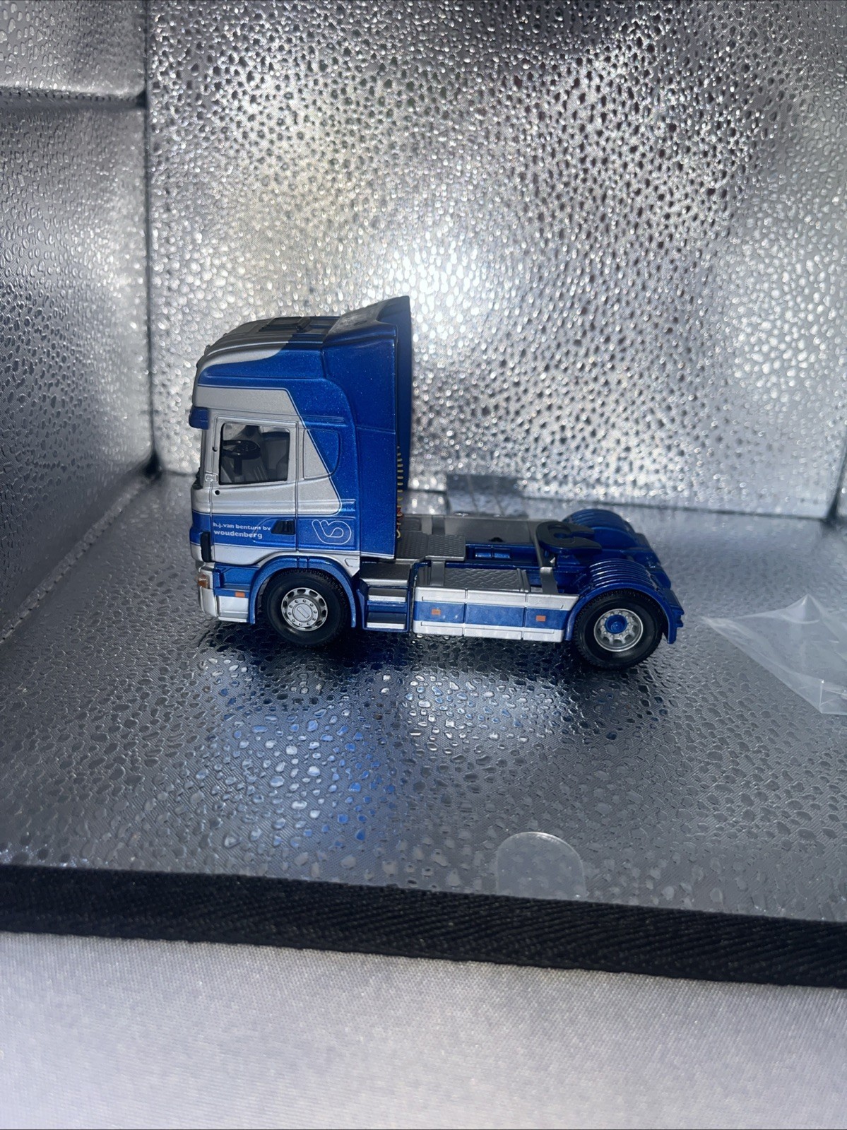 Picture 2 of 4