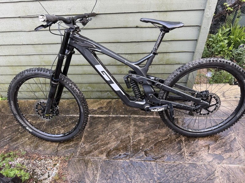 GT Fury Expert Fury Down Hill Bike Large Carbon Frame