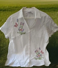 Fashion Bug White Short Sleeve Button Up Top, Size 22/24, Butterfly Embroidered