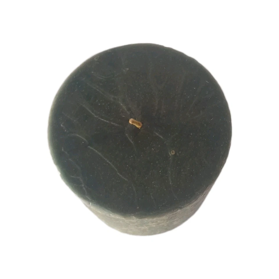 THE A.I. ROOT PILLAR CANDLE 3.8X4 WOODLAND TIMBER DARK OLIVE BATCH 251240 - Image 2 of 3