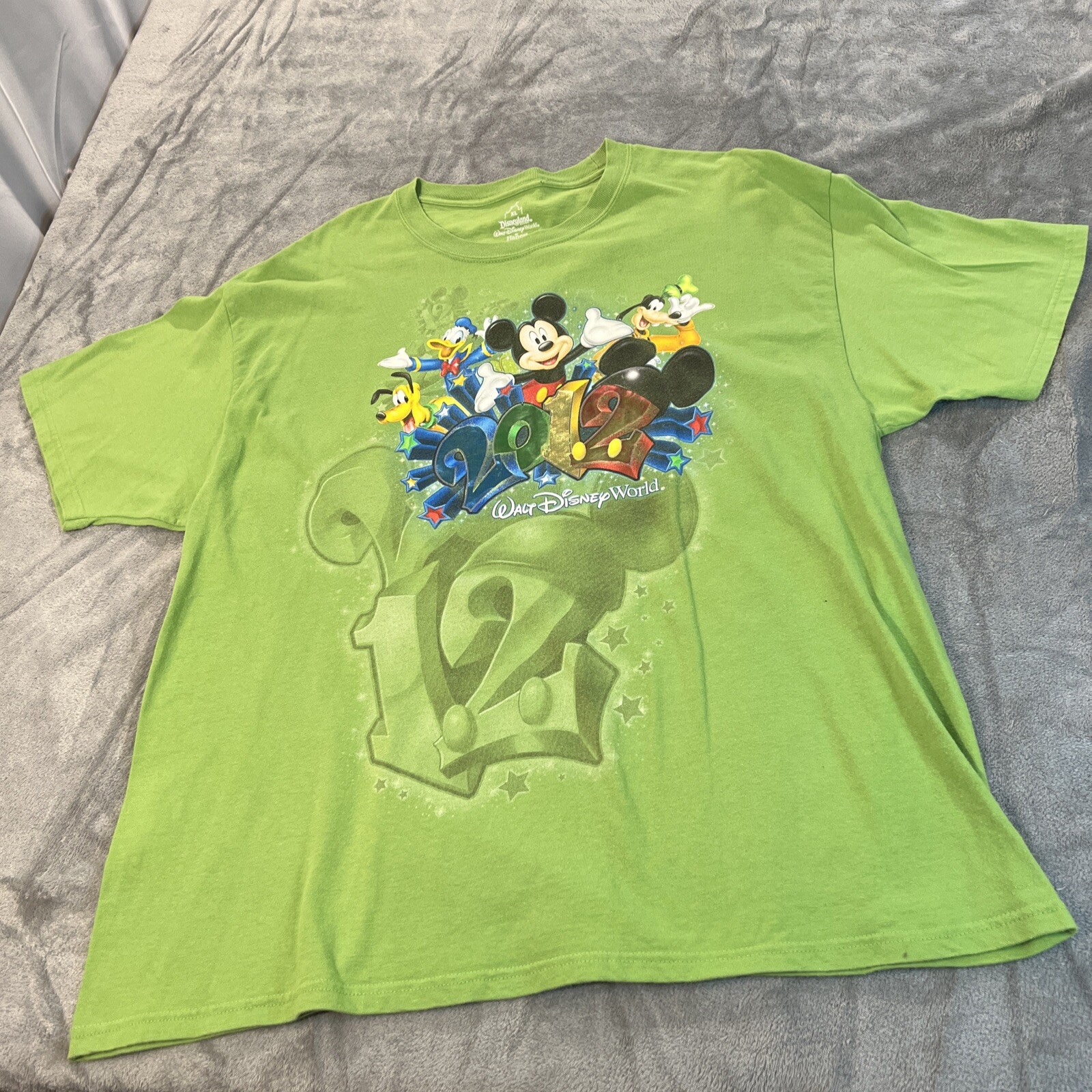 Disneyland T-Shirt Men's Size XL Walt Disney World Resort 2012 Green Graphic Tee