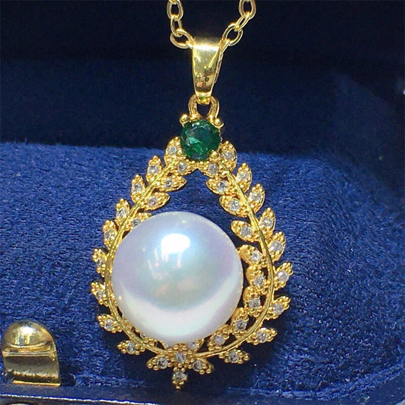 Colgante de perlas blancas de agua dulce de 10-11 mm con flores de oro de 18 quilates Foto 4 de 4