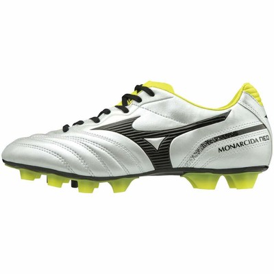 extra wide soccer shoes