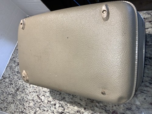 Vintage American Tourister Tiara Train Case - Picture 10 of 10