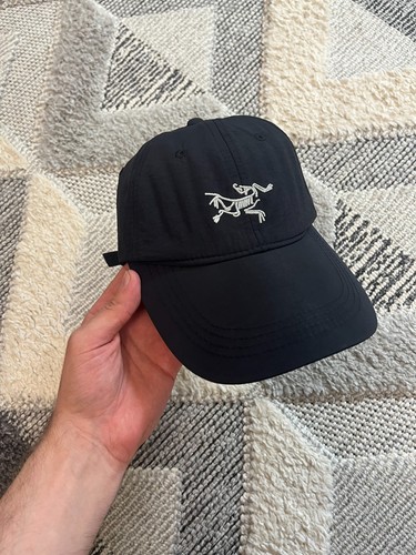 Vintage Arc'teryx Logo Baseball Cap schwarz verstellbarer Riemen hinten Mütze Skelett - Bild 1 von 4
