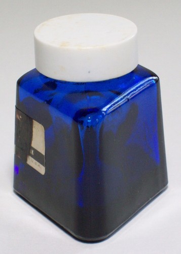 Lot of 2 Vintage Parker Ink Bottles 1 Cobalt Blue 1 Clear Both with Lids - Picture 3 of 11