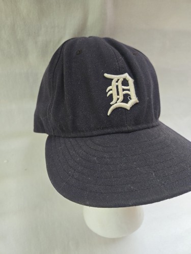 Detroit Tigers Hat/Baseball Cap. Blue/White Embrodery. Size 7. 3/8. Cool Base. - Picture 3 of 10