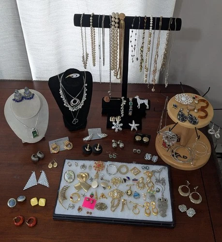 Vintage Estate Costume Jewelry Lot Gold/Silver Tone Necklaces Bracelets Earrings