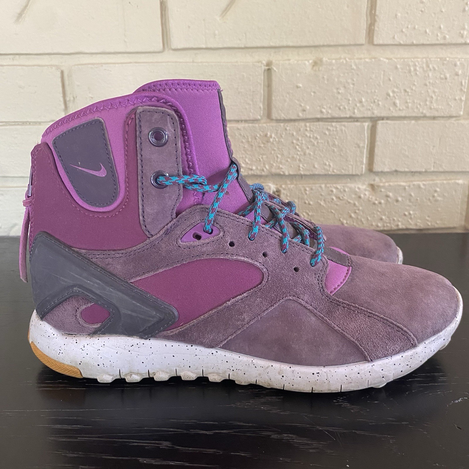 Nike Koth Mid Womens Hiking Shoes in Mulberry Purple Dusk Size 8.5 Rear Zip Lace Up