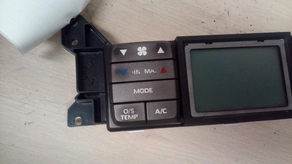 HOLDEN COMMODORE HEATER/AC CONTROLS VY1-VZ, DUAL ZONE, GREY, CLIMATE CONTROL TYP - image 3 of 4