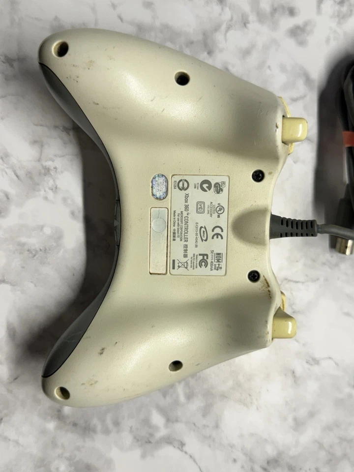 Microsoft Xbox 360 Wired Controller White – Heavy Wear, Yellowing, As-Is - Image 3 of 4
