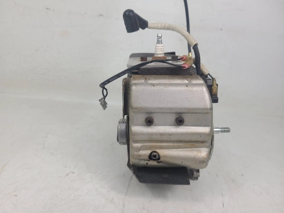 Soplador de hojas al vacío Toro modelo #51984 motor Foto 3 de 4