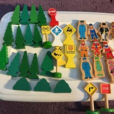 Thomas And Friends Wooden Railway Lot Of People Signs Trees Poles Signal 35 Brio